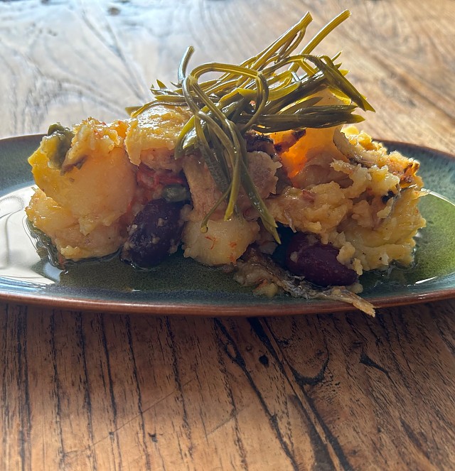 Ensalada patata asada y capellán 